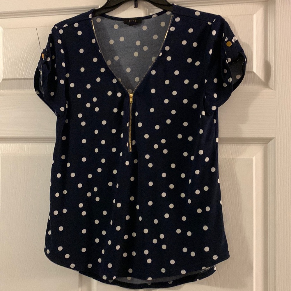 Adjustable zipper V-neck